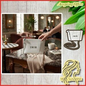 DIOR NEW - small shoulder bag in modest design yet elegant